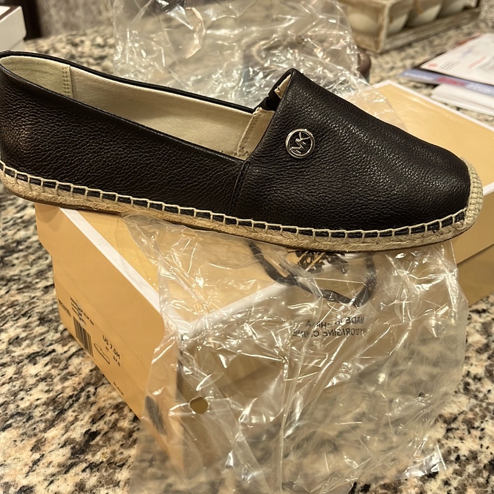 Women’s black leather brand new flats Michael kors
